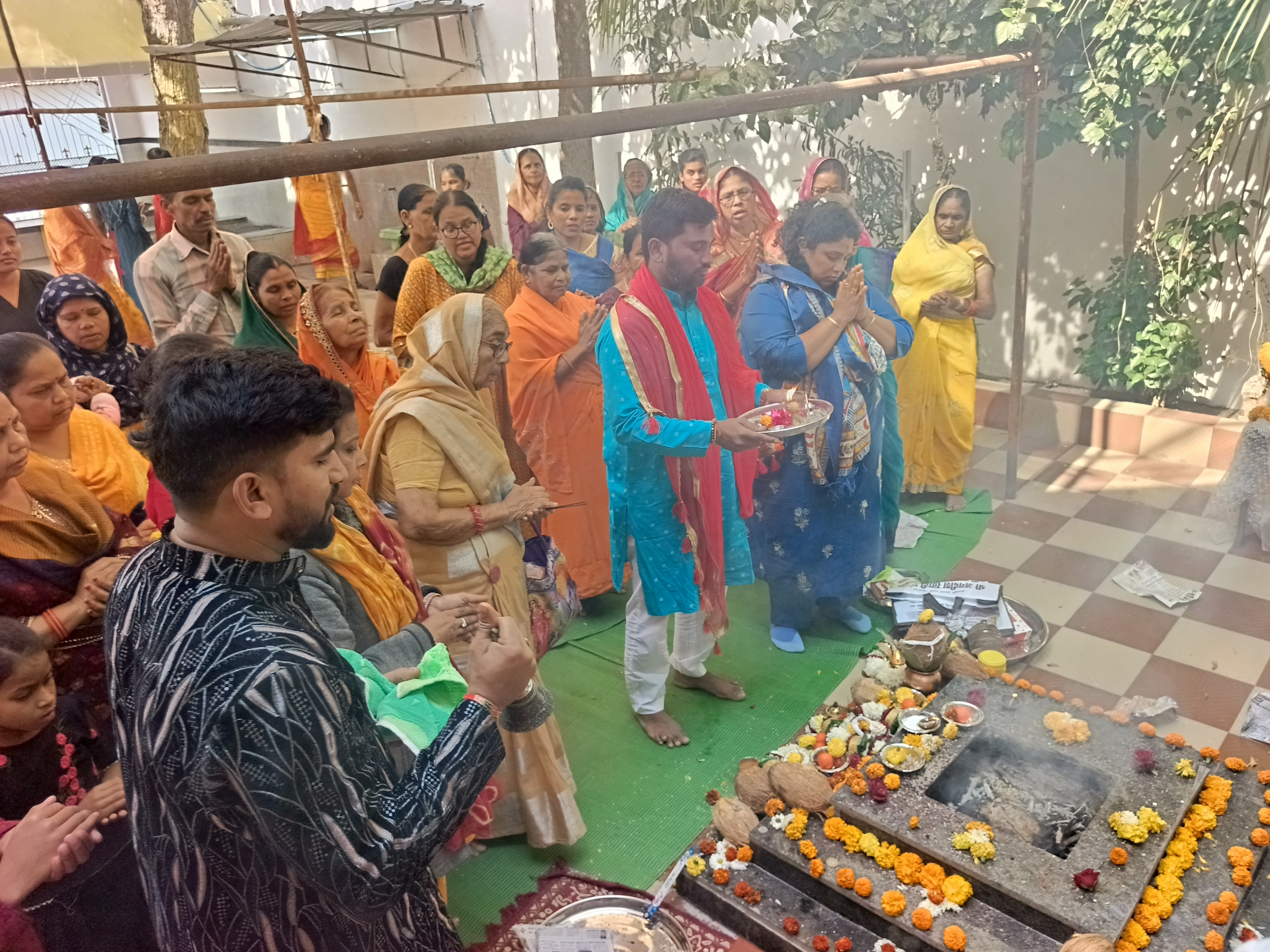 मंदिर परिसर में हुआ हवन पूजन।