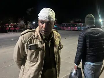 चौमूं में मस्जिद विवाद को लेकर पुलिस पर पथराव, छह जवान घायल
