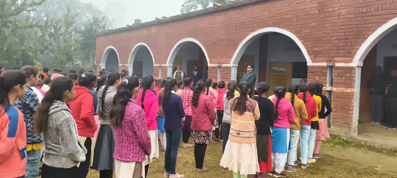 मौजूद बच्चे