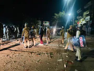 चौमूं में मस्जिद विवाद को लेकर पुलिस पर पथराव, छह जवान घायल