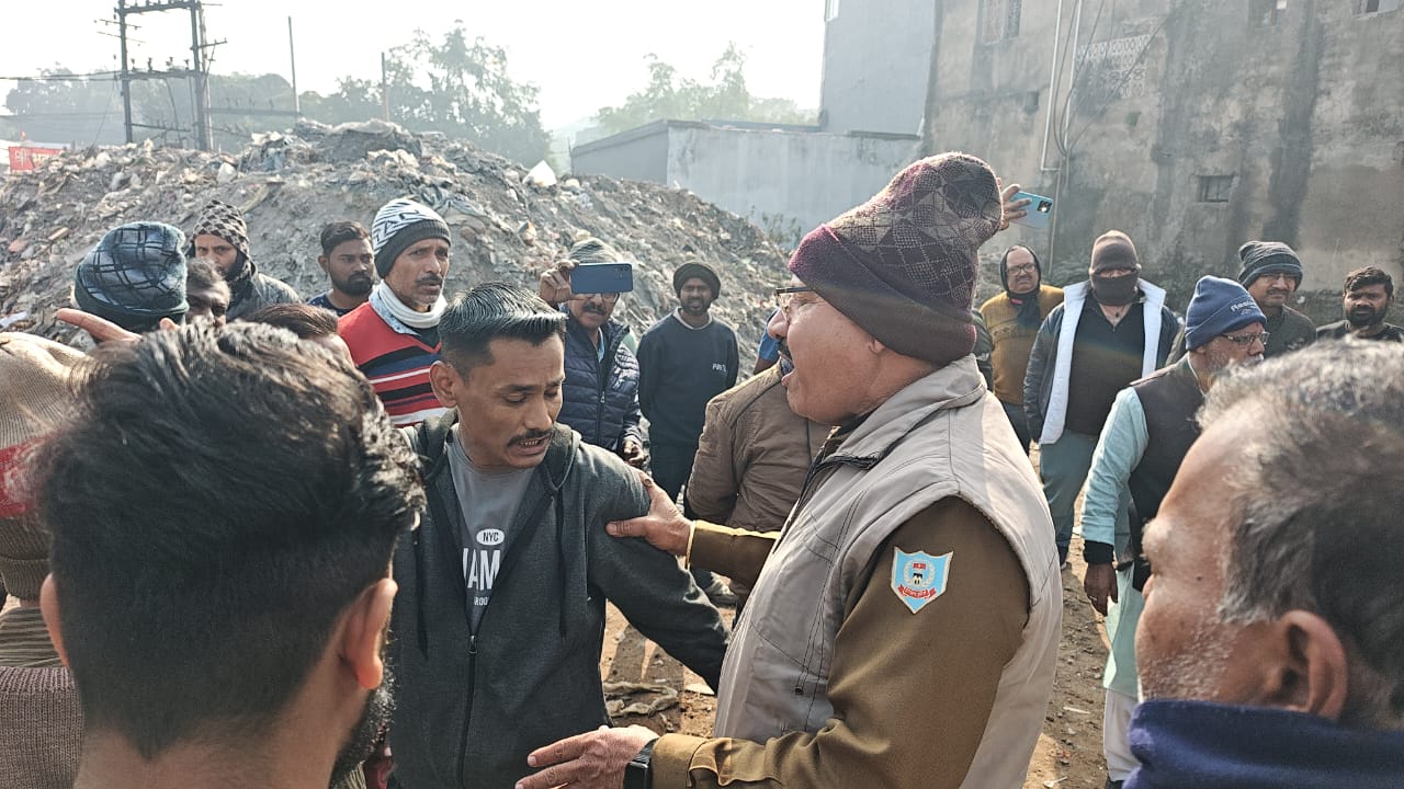 जमीन पर हुआ हंगामा