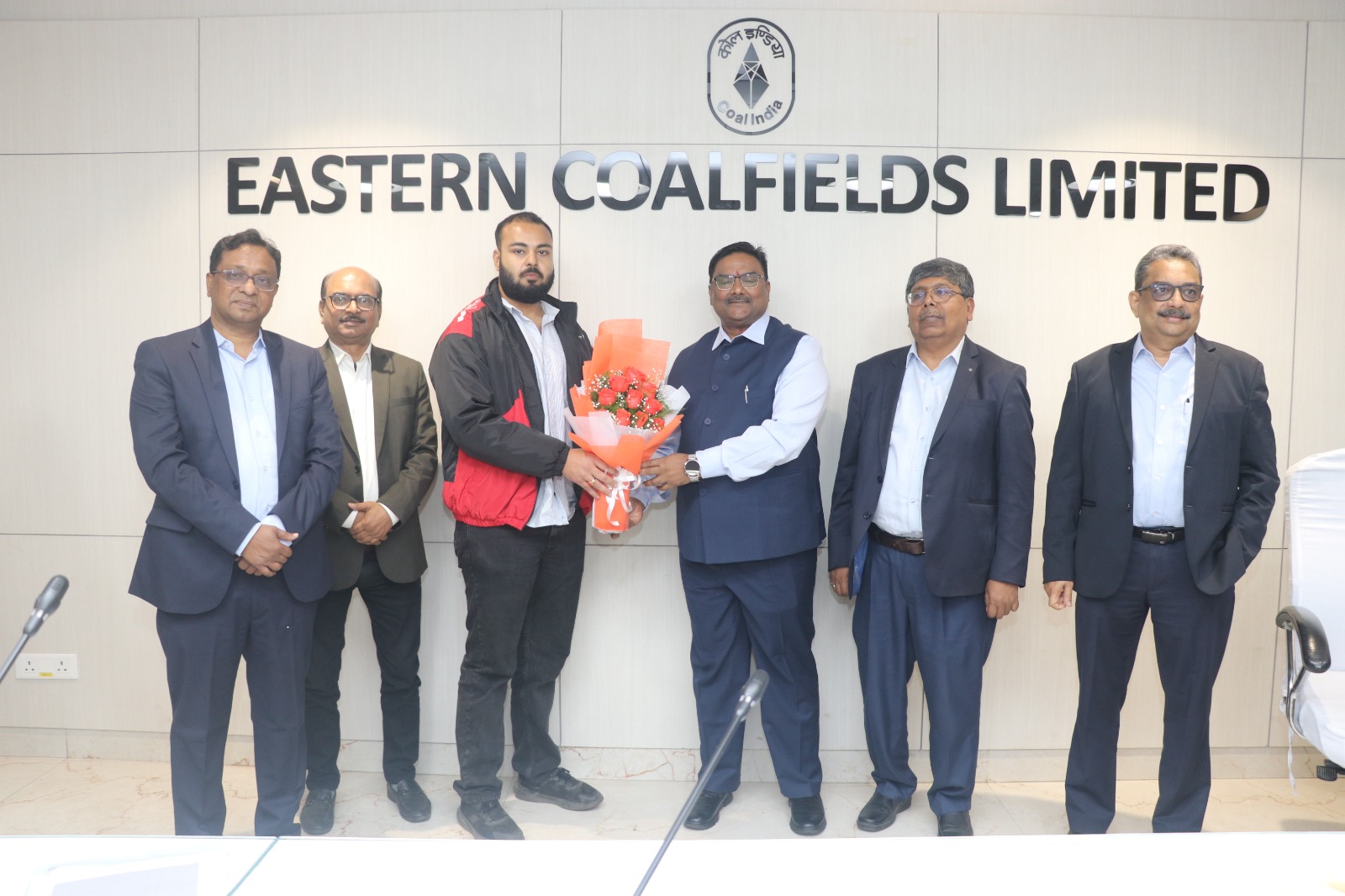 राशि प्रदान करते सीएमडी