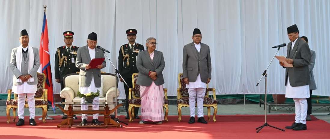 काठमांडू में मंत्री पद की शपथ लेते बालानंद शर्मा