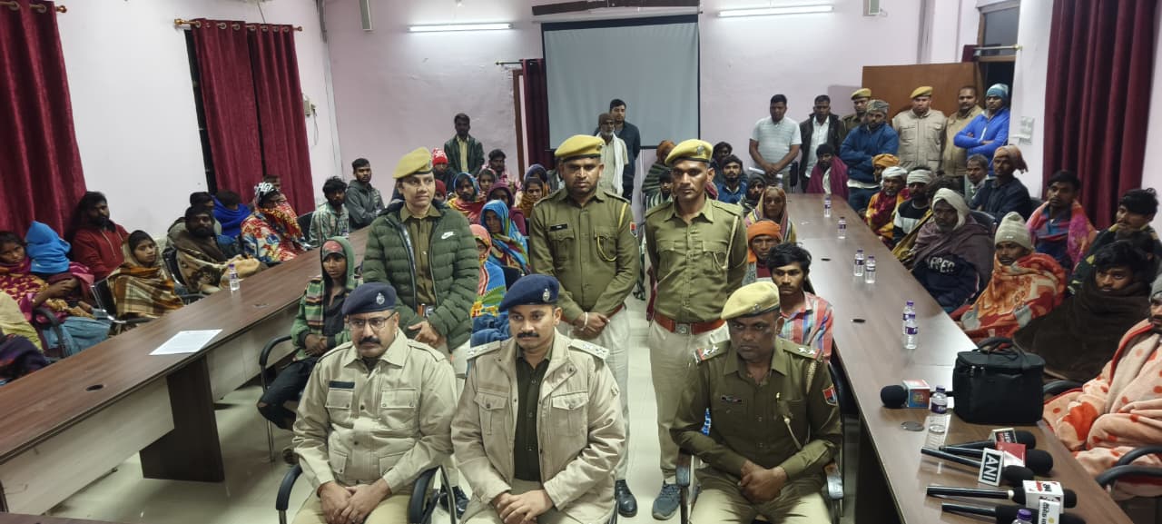 ऑपरेशन विश्वास के तहत शोलापुर से 53 बंधक आदिवासी मजदूरों को प्रतापगढ़ पुलिस ने कराया मुक्त