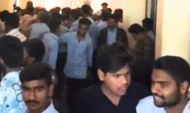 कॉलेज में मारपीट