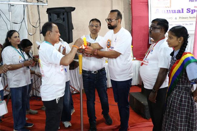 फोटो: अंधेरी के भुता हाईस्कूल में खिलाडिय़ों को प्रोत्साहित करते हुए ट्रस्टी शुभेंदू भुता फोटो: अंधेरी के भुता हाईस्कूल में खिलाडिय़ों को प्रोत्साहित करते हुए ट्रस्टी शुभेंदू भुता