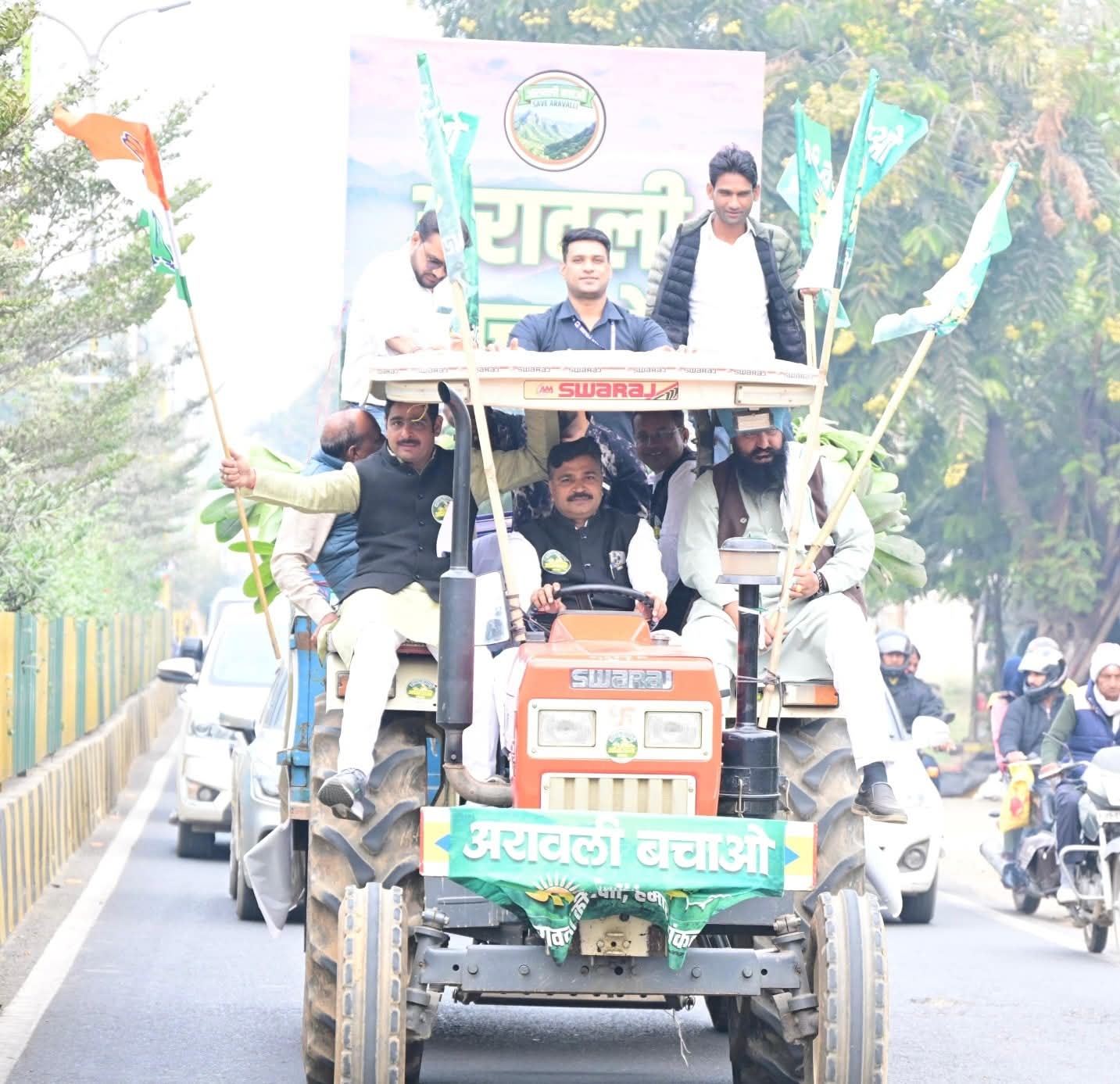 अलवर. प्रदर्शन में शामिल नेता प्रतिपक्ष.