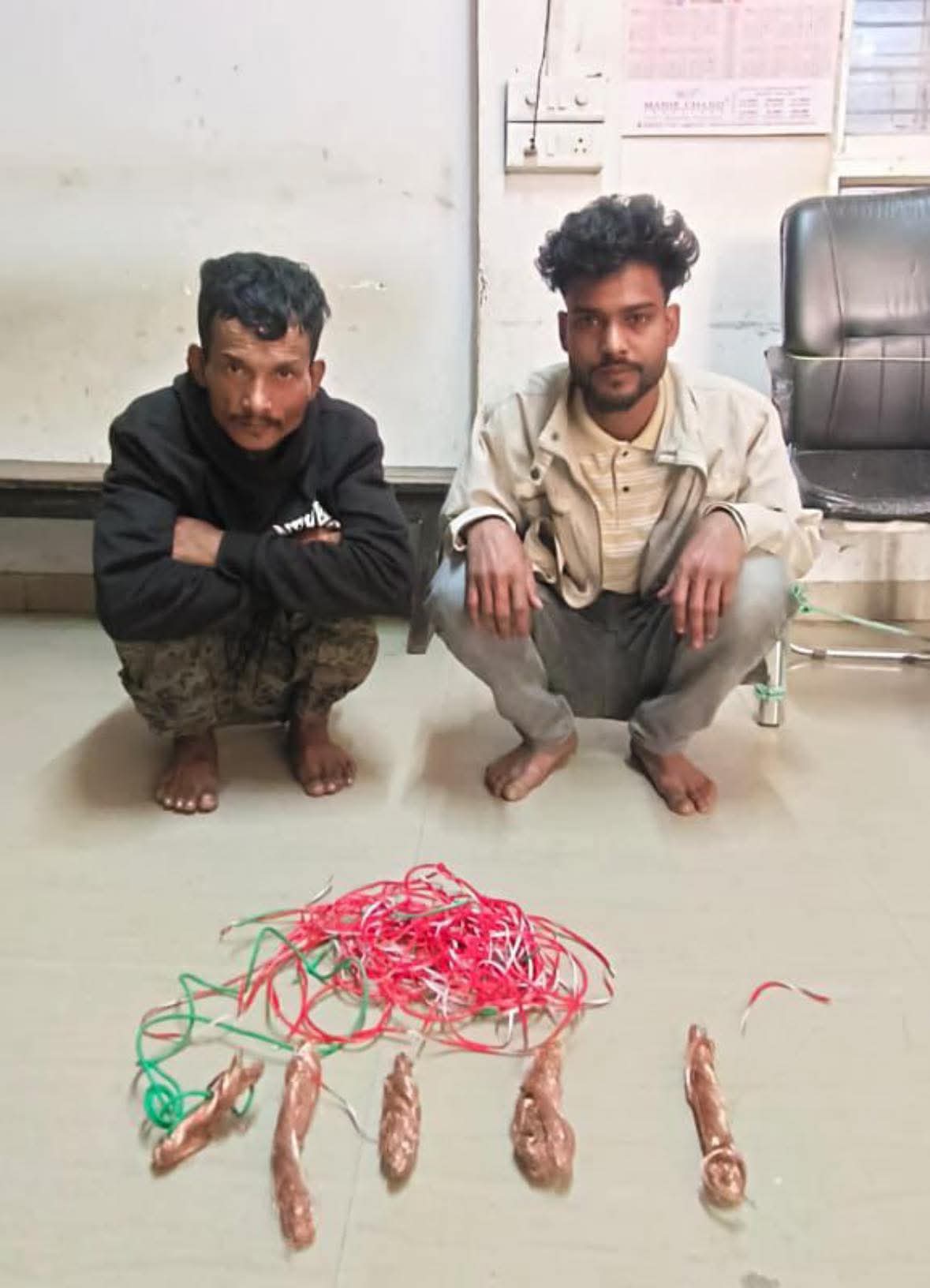 चोरी मामले में दो गिरफ्तार चोरी मामले में दो गिरफ्तार