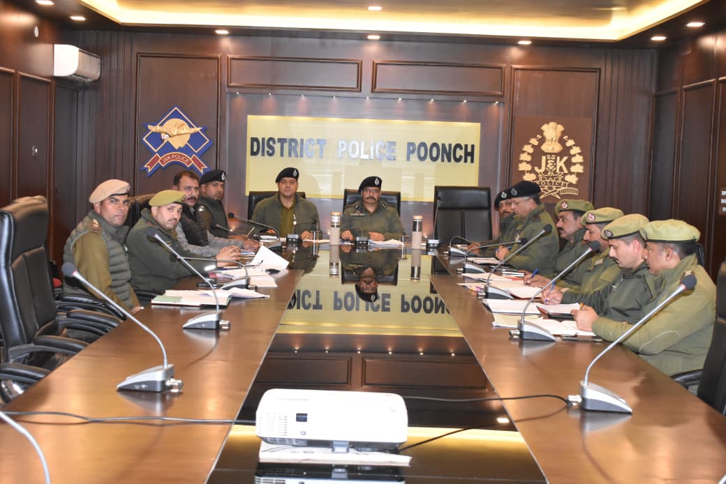 जिला पुंछ पुलिस ने सुरक्षा एवं अपराध समीक्षा बैठक अध्यक्षता की