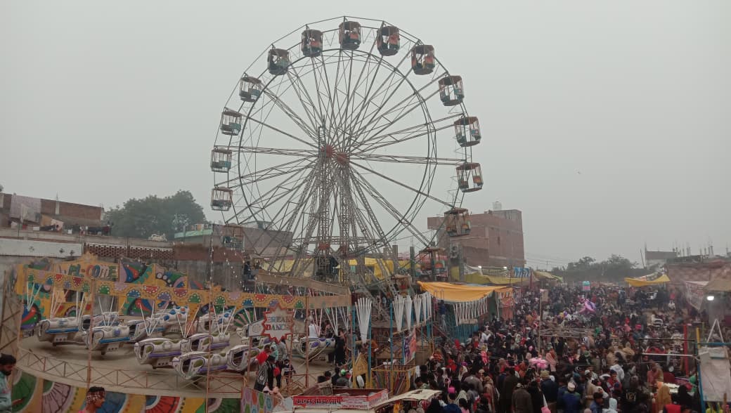 सालाना उर्स  में जायरीनों की भीड़