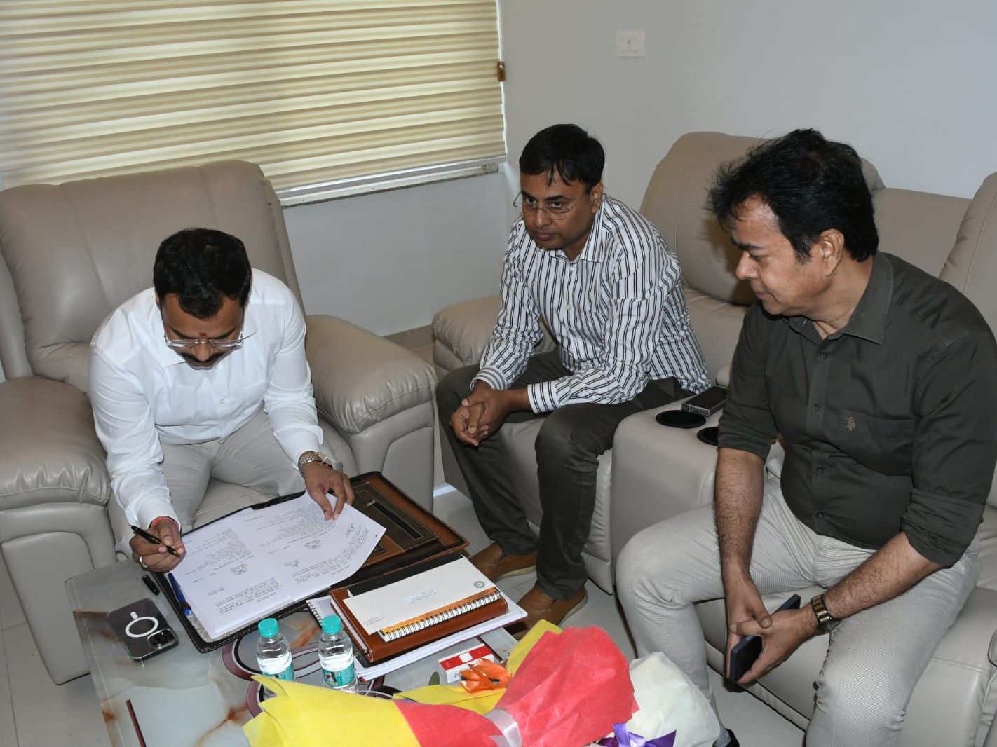 नगर आयुक्त अर्पित उपाध्याय की फ़ाइल फोटो नगर आयुक्त अर्पित उपाध्याय की फ़ाइल फोटो