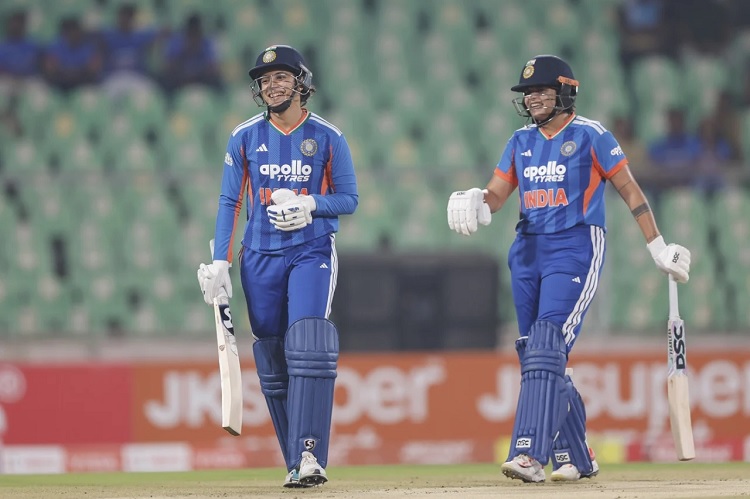 सलामी बल्लेबाज स्मृति मंधाना और शैफाली वर्मा