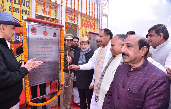 सोनीपत: जेल मंत्री डा. अरविंद शर्मा जेल परिसरों में स्थापित पैट्रोल पम्पों का उद्घाटन करते हुए