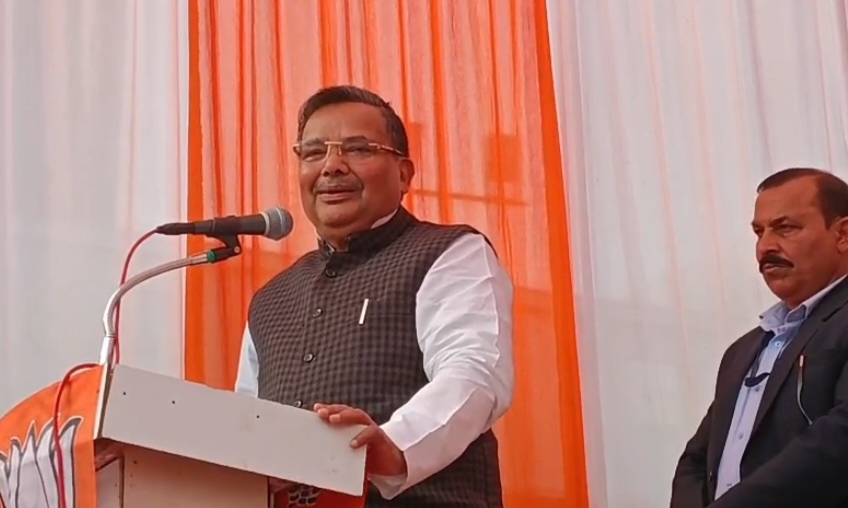 कार्यक्रम में बोलते पर्यटन मंत्री जयवीर सिंह कार्यक्रम में बोलते पर्यटन मंत्री जयवीर सिंह