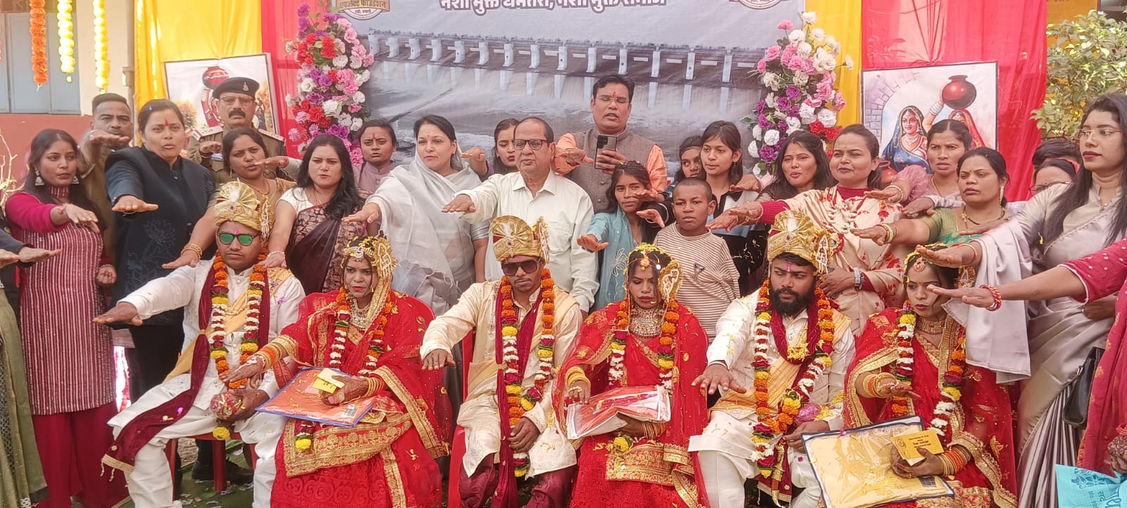 विवाह बंधन में बंधे तीन दिव्यांग जोड़े.