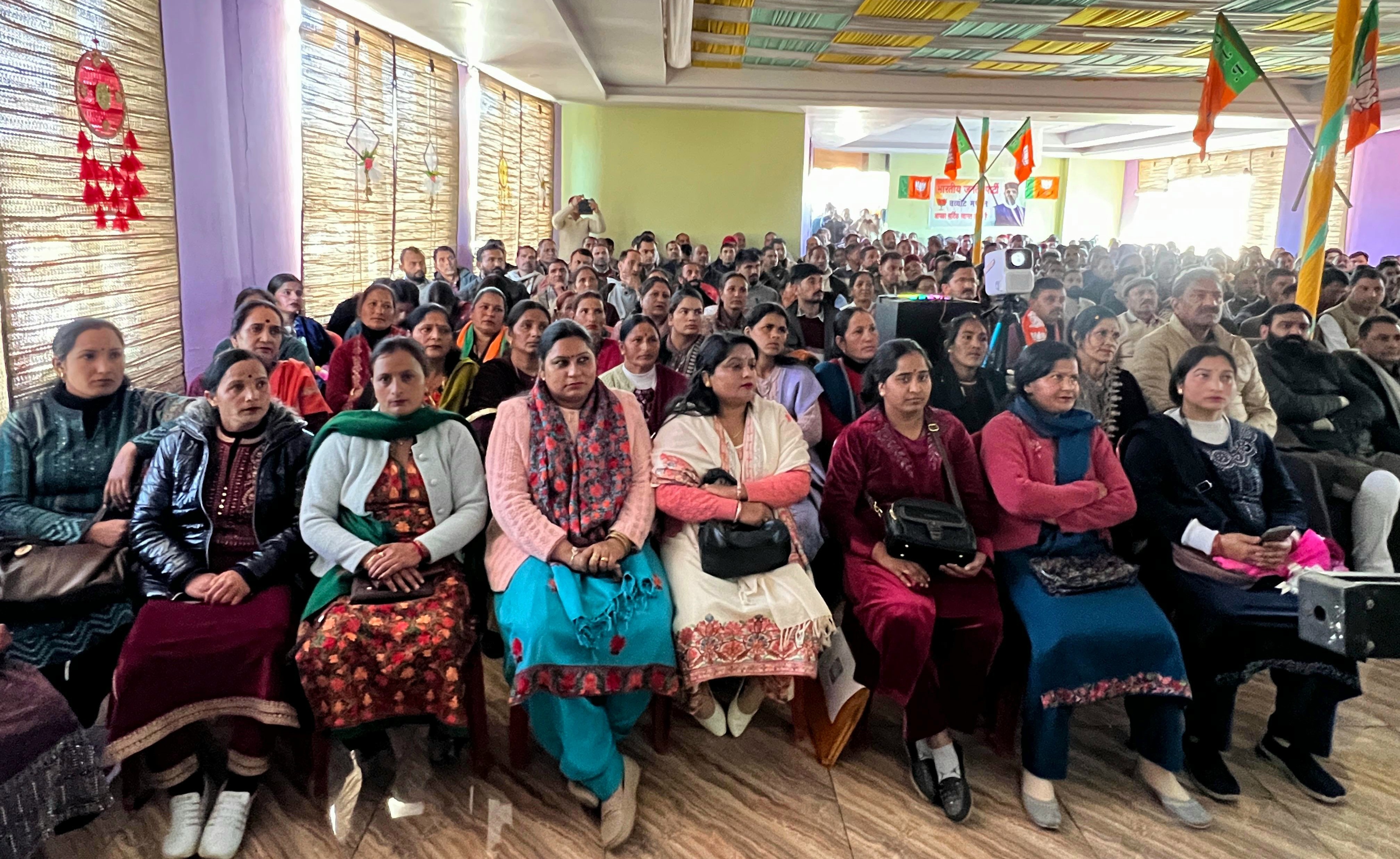 मंडी के नाचन मंडल में भाजपा कार्यकर्ताओं के साथ संगठनात्मक बैठक. मंडी के नाचन मंडल में भाजपा कार्यकर्ताओं के साथ संगठनात्मक बैठक.