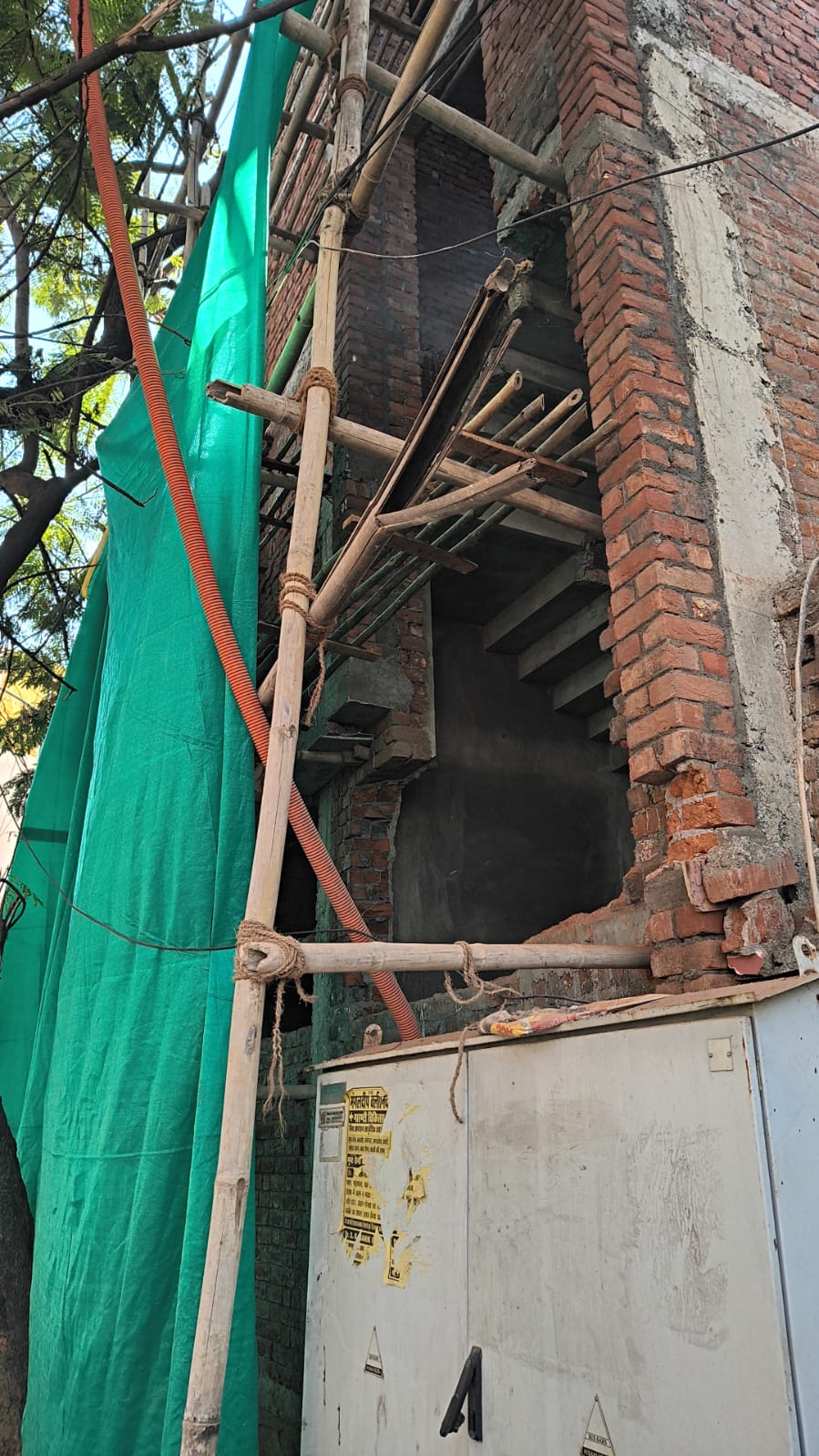 नगर निगम की सख्त कार्रवाई स्वीकृति के विपरीत भवन निर्माण पर बालाजी कंस्ट्रक्शन को नोटिस जारी नगर निगम की सख्त कार्रवाई स्वीकृति के विपरीत भवन निर्माण पर बालाजी कंस्ट्रक्शन को नोटिस जारी