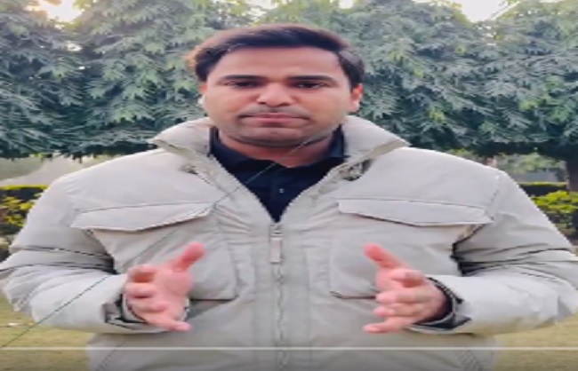 एनएसयूआई के राष्ट्रीय अध्यक्ष वरुण चौधरी वीडियो में जानकारी देते हुए. एनएसयूआई के राष्ट्रीय अध्यक्ष वरुण चौधरी वीडियो में जानकारी देते हुए.