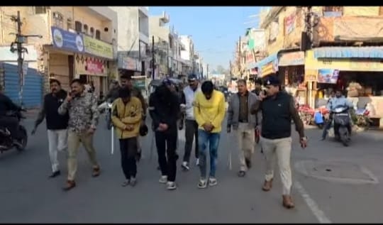 वर्ग विशेष के आरोपीय का जुलूस निकाला वर्ग विशेष के आरोपीय का जुलूस निकाला