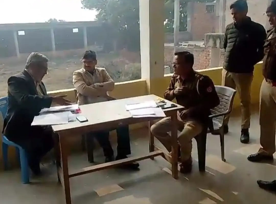 शिक्षा अधिकारी से मारपीट के मामले में मुकदमा दर्ज शिक्षा अधिकारी से मारपीट के मामले में मुकदमा दर्ज