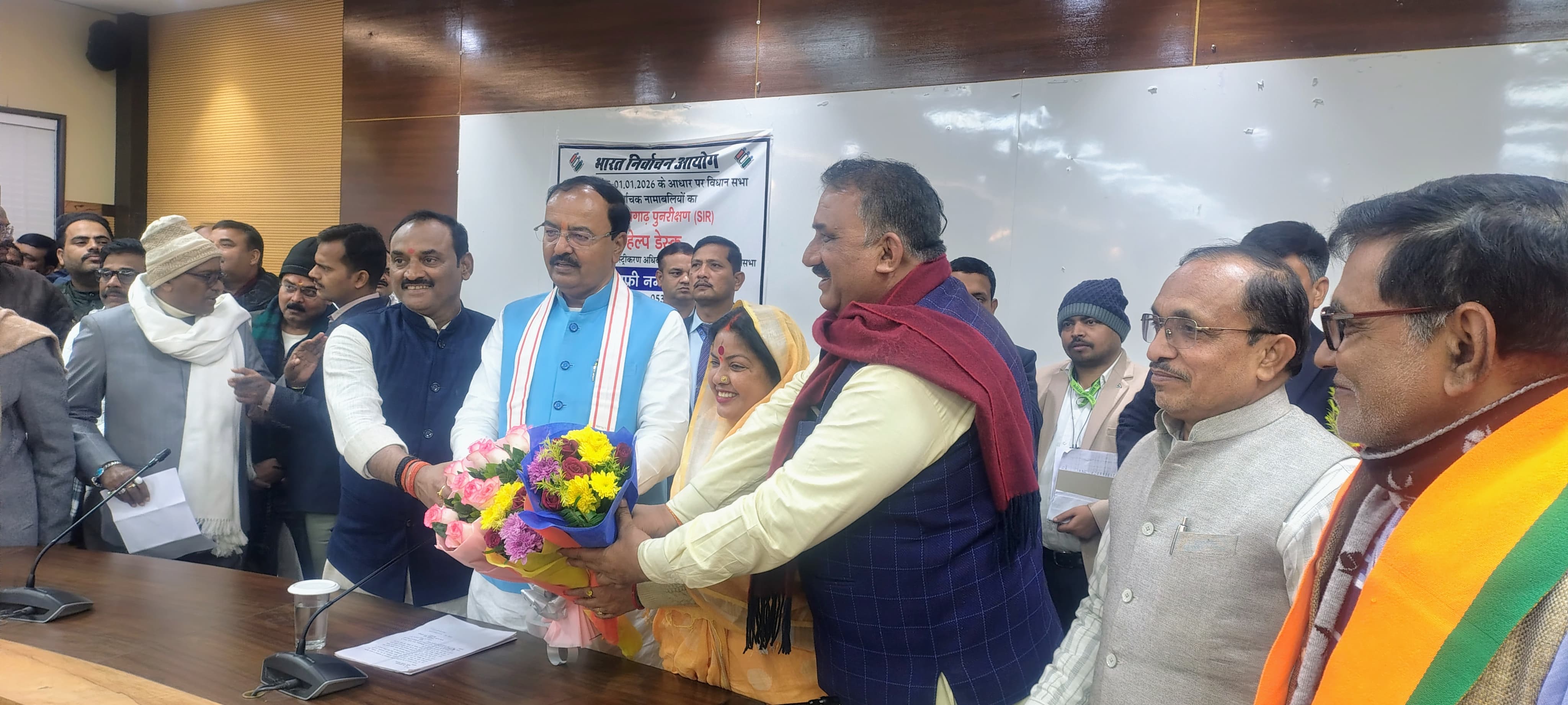 प्रयागराज के शहीद चन्द्रशेखर आजाद सर्किट हाउस में उपमुख्यमंत्री केशव प्रसाद मौर्य का स्वागत करने का छाया चित्र प्रयागराज के शहीद चन्द्रशेखर आजाद सर्किट हाउस में उपमुख्यमंत्री केशव प्रसाद मौर्य का स्वागत करने का छाया चित्र
