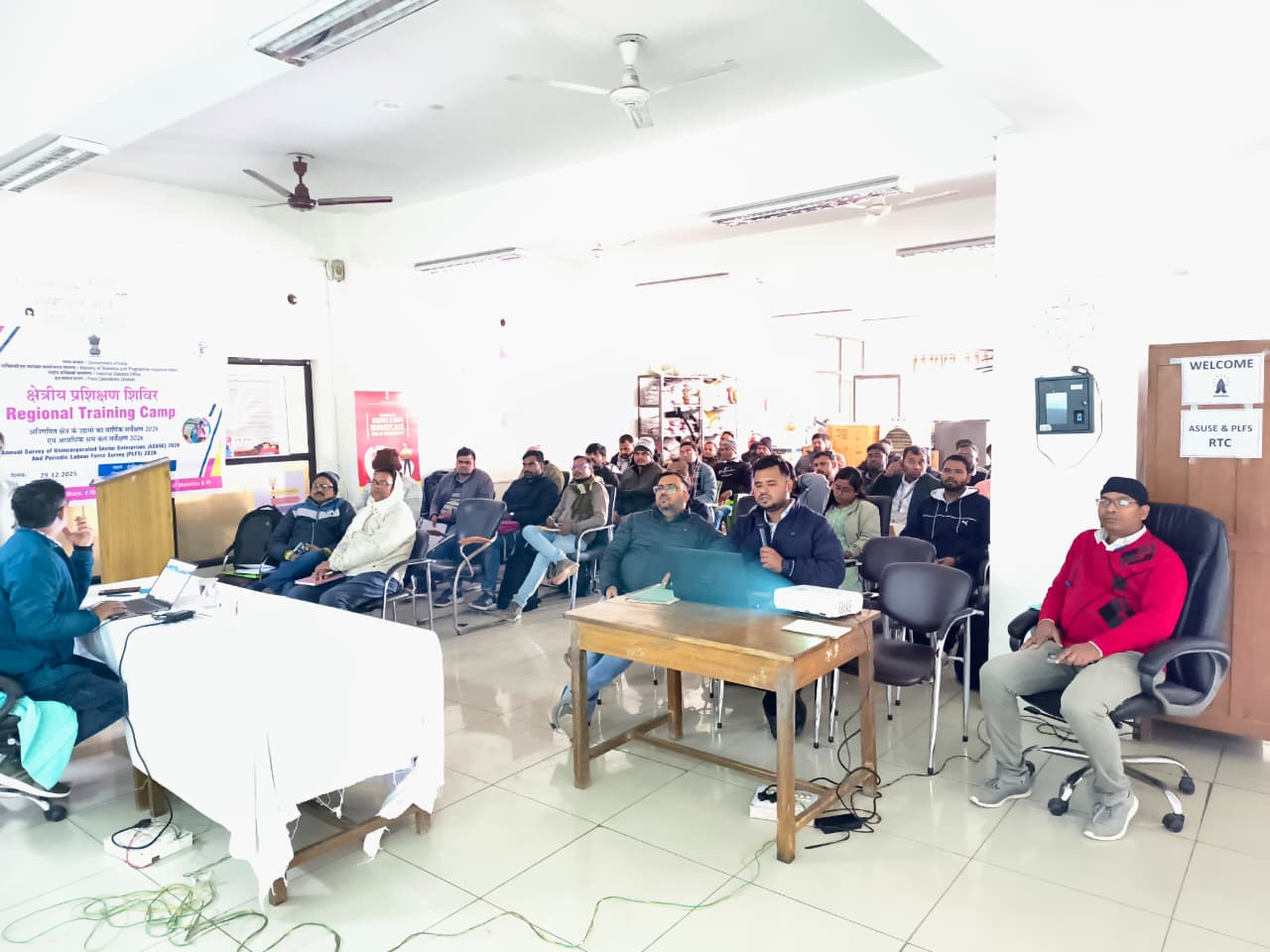 प्रशिक्षण कार्यक्रम में शामिल उप निदेशक सहित अन्य की तस्वीर प्रशिक्षण कार्यक्रम में शामिल उप निदेशक सहित अन्य की तस्वीर