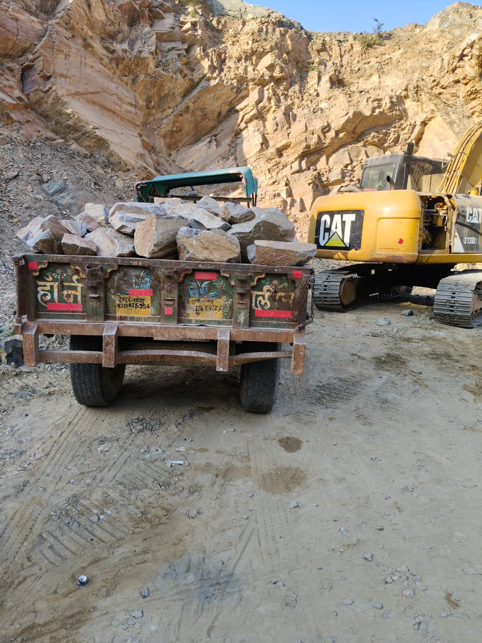 अरावली क्षेत्र में अवैध खनन-परिवहन पर प्रशासन की सख्ती अरावली क्षेत्र में अवैध खनन-परिवहन पर प्रशासन की सख्ती