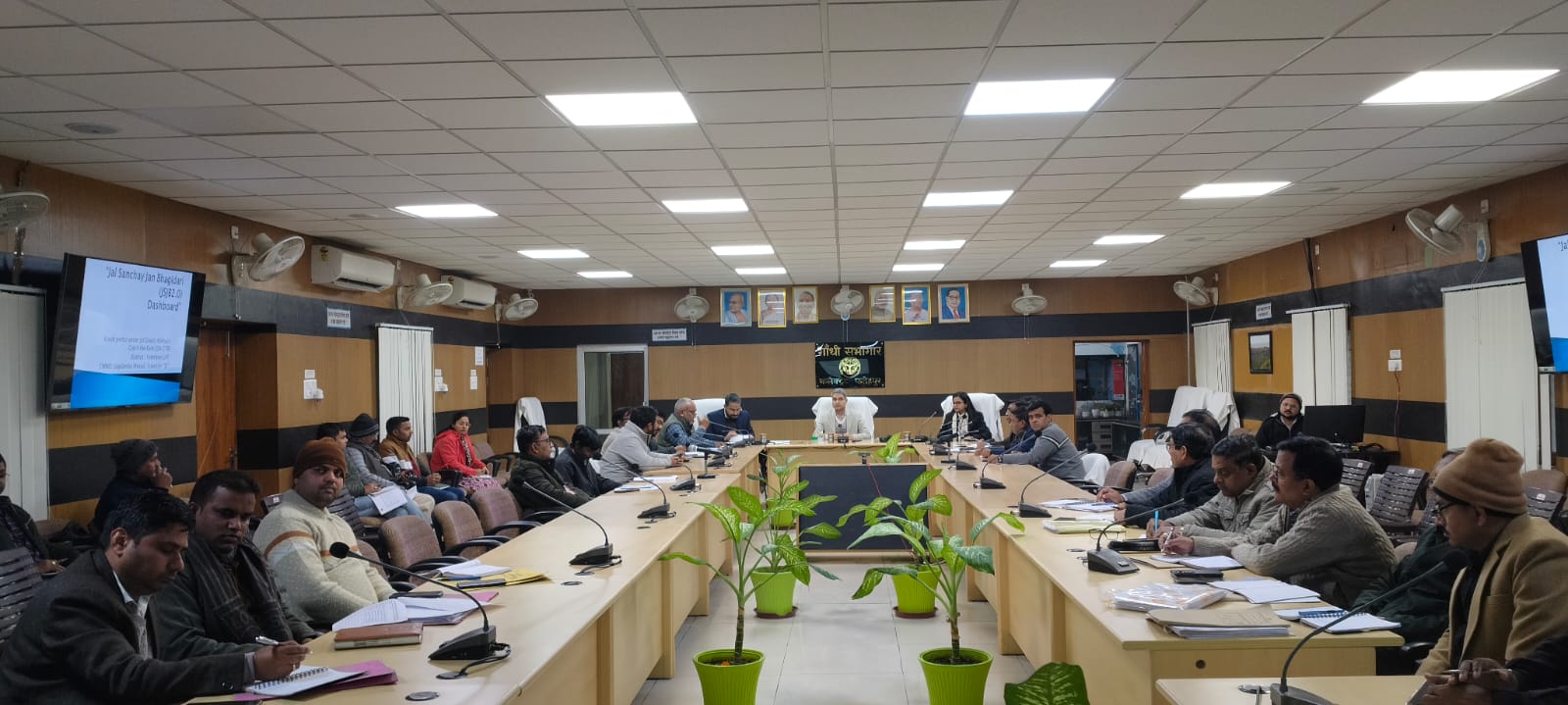 जल संचयन की बैठक की अध्यक्षता कृते जिलाधिकारी रविन्द्र सिंह जल संचयन की बैठक की अध्यक्षता कृते जिलाधिकारी रविन्द्र सिंह