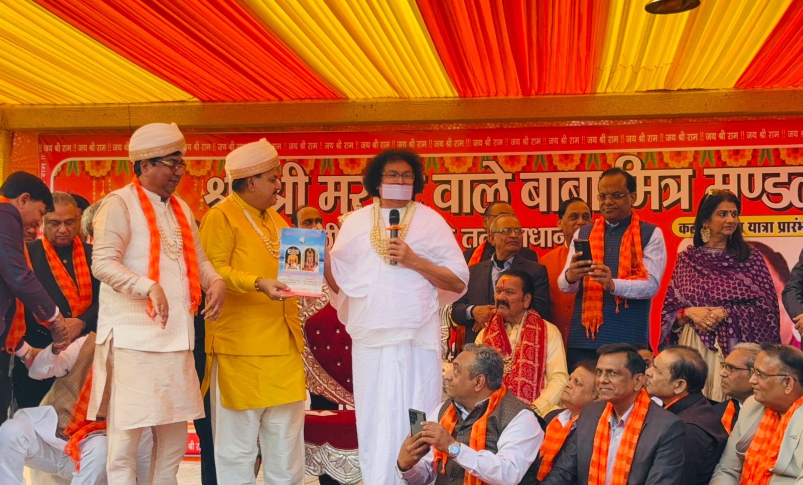 पीतमपुरा में श्रीमरघट वाले बाबा मित्र मंडल द्वारा आयोजित धार्मिक सम्मेलन को संबोधित अहिंसा विश्व भारती एवं विश्व शांति केंद्र के संस्थापक जैन आचार्य लोकेश पीतमपुरा में श्रीमरघट वाले बाबा मित्र मंडल द्वारा आयोजित धार्मिक सम्मेलन को संबोधित अहिंसा विश्व भारती एवं विश्व शांति केंद्र के संस्थापक जैन आचार्य लोकेश