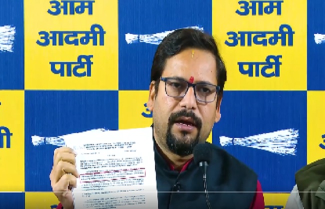 आम आदमी पार्टी (आआपा) विधायक संजीव झा पत्रकार वार्ता को संबोधित करते हुए. आम आदमी पार्टी (आआपा) विधायक संजीव झा पत्रकार वार्ता को संबोधित करते हुए.