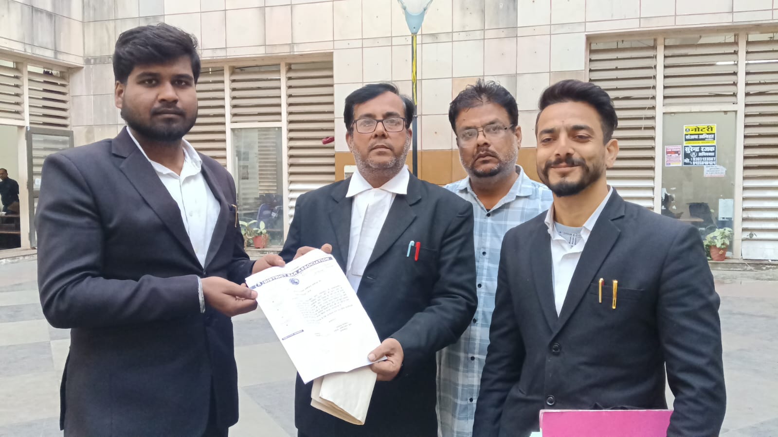 अधिवक्ताओं ने लगाया थाना प्रभारी पर फर्जी एफआईआर का आरोप