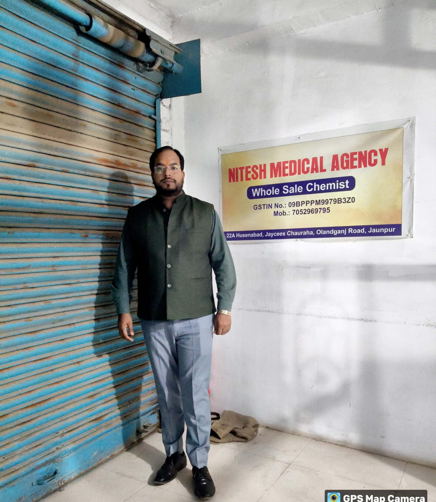 औषधि निरक्षक रजत कुमार पांडेय मेडिकल स्टोर पर जांच पड़ताल करने पहुंचे औषधि निरक्षक रजत कुमार पांडेय मेडिकल स्टोर पर जांच पड़ताल करने पहुंचे