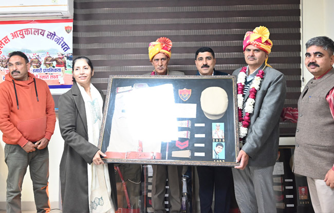 सोनीपत: पुलिस आयुक्त ममता सिंह सेवानिवृत्ति पर भावभीनी विदाई देते हुए सोनीपत: पुलिस आयुक्त ममता सिंह सेवानिवृत्ति पर भावभीनी विदाई देते हुए