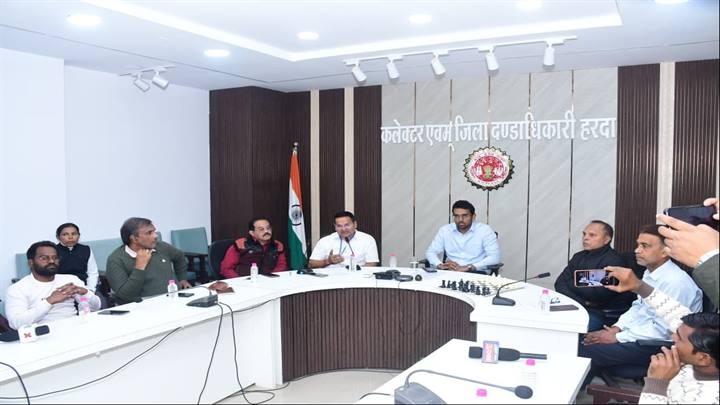 कलेक्ट्रेट में आयोजित पत्रकारवार्ता