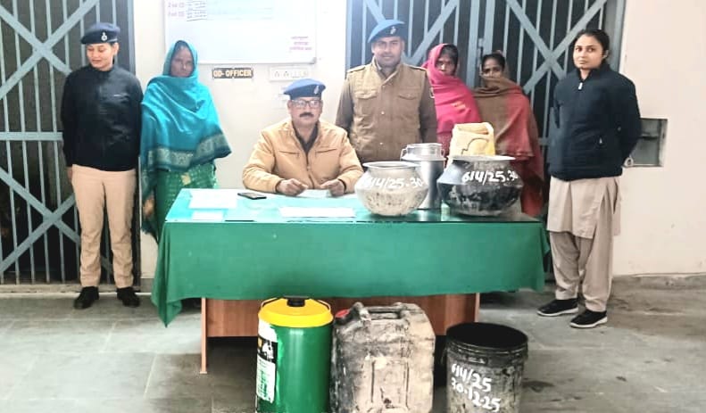 शराब के पकड़ी गई महिला कारोबारी