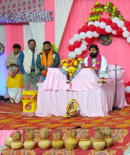 हिंदू सम्मेलन की अध्यक्षता करते कथावाचक ब्रजराज दास। हिंदू सम्मेलन की अध्यक्षता करते कथावाचक ब्रजराज दास।
