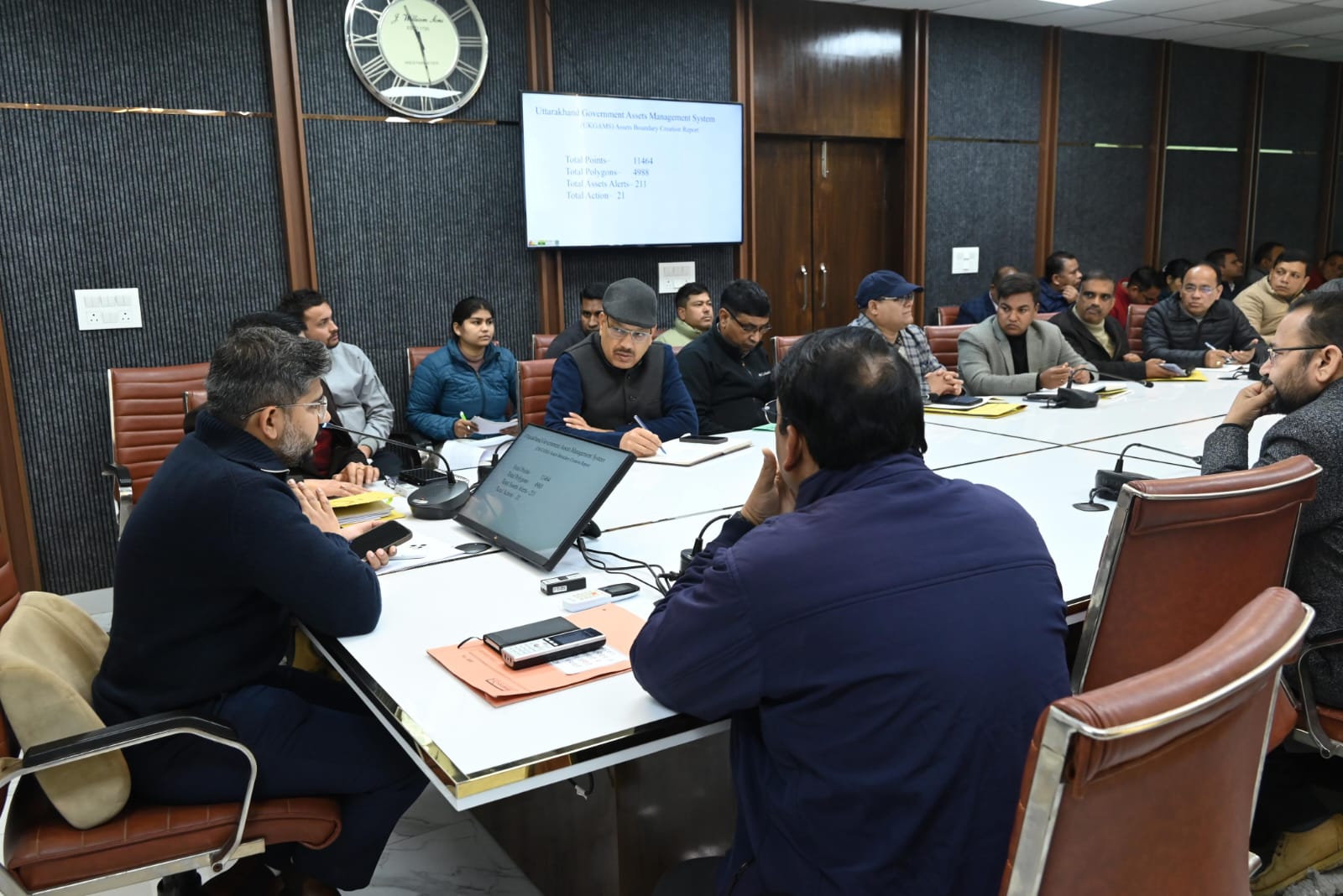मुख्य विकास अधिकारी अभिनव शाह की अध्यक्षता में विकास भवन सभागार में सभी विभागों की समीक्षा बैठक. मुख्य विकास अधिकारी अभिनव शाह की अध्यक्षता में विकास भवन सभागार में सभी विभागों की समीक्षा बैठक.