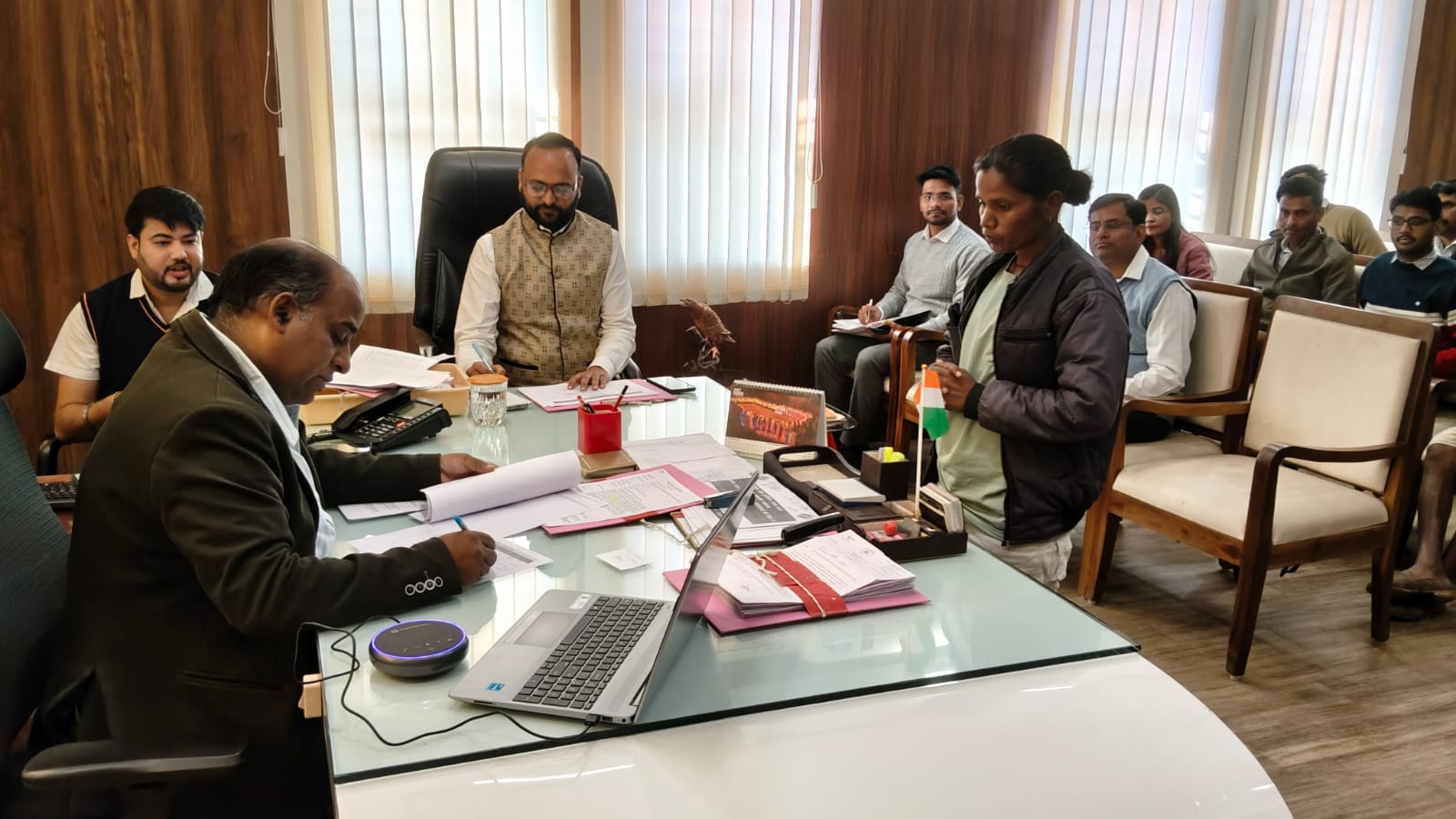नोटिस, शाखा प्रभारी की रोकी एक वेतनवृद्वि