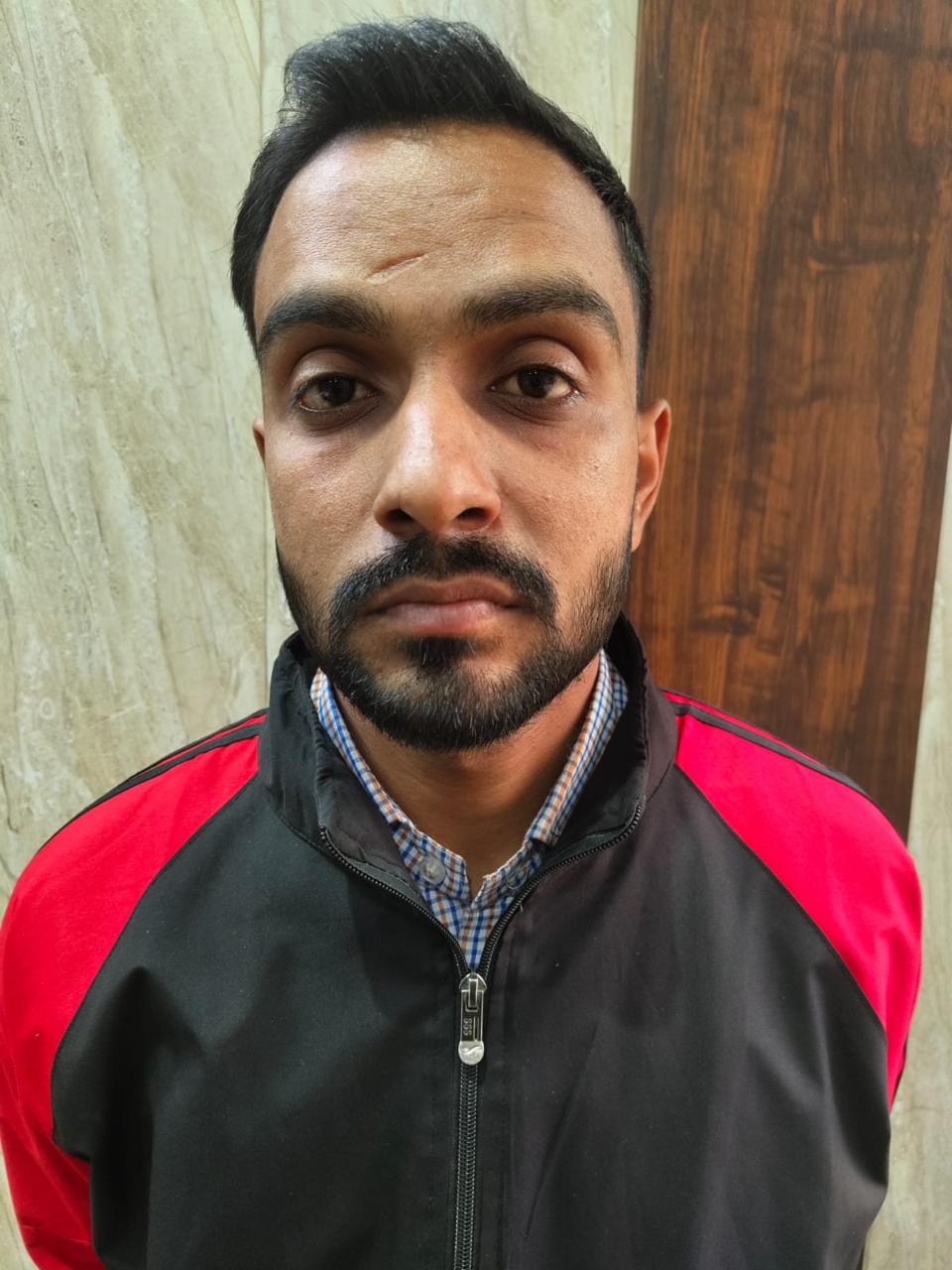 गिरफ्तार किया गया आरोपित गिरफ्तार किया गया आरोपित