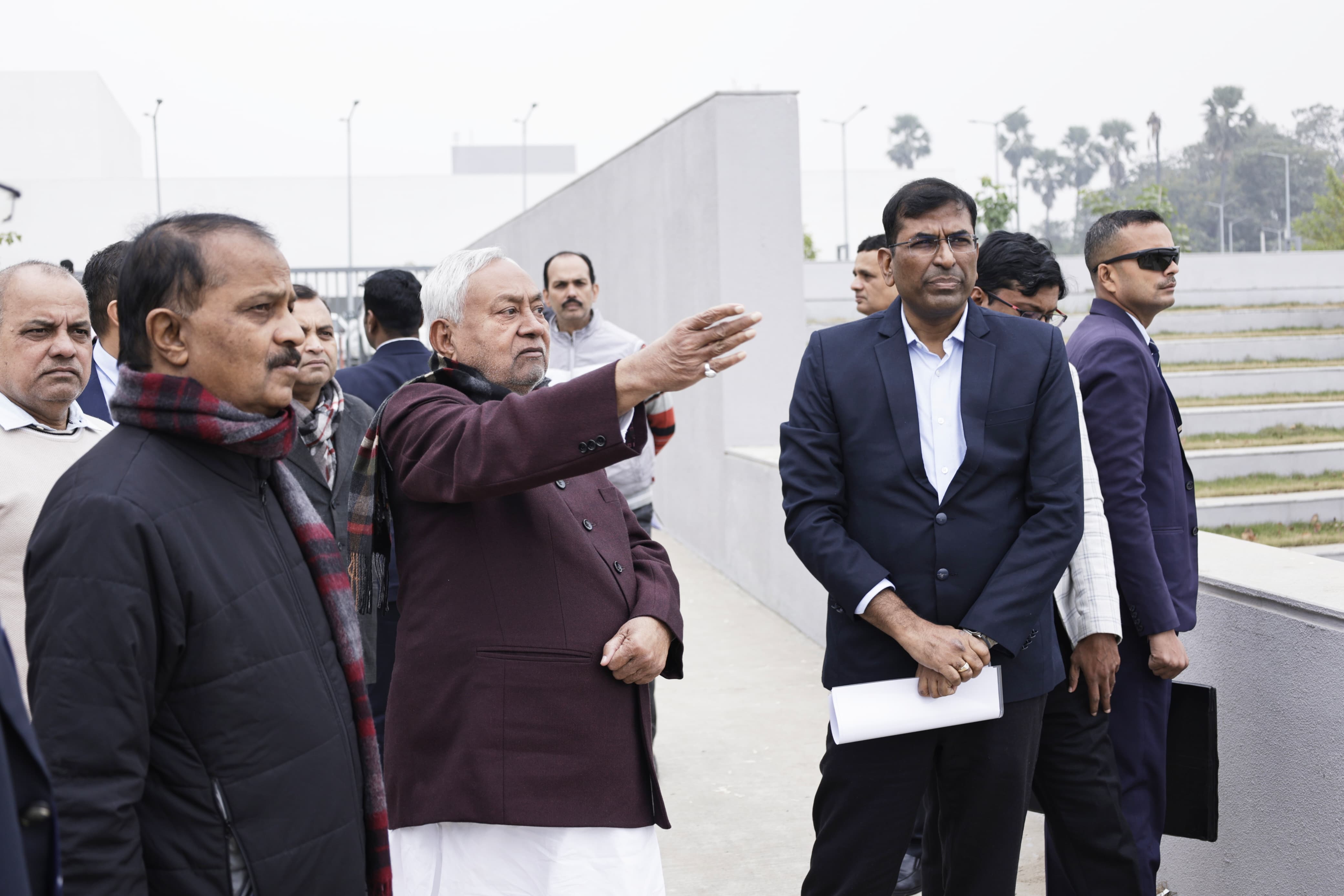 मुख्यमंत्री साइंश सिटी का निरीक्षण करते हुए मुख्यमंत्री साइंश सिटी का निरीक्षण करते हुए