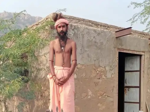 साधू ने फांसी लगाई