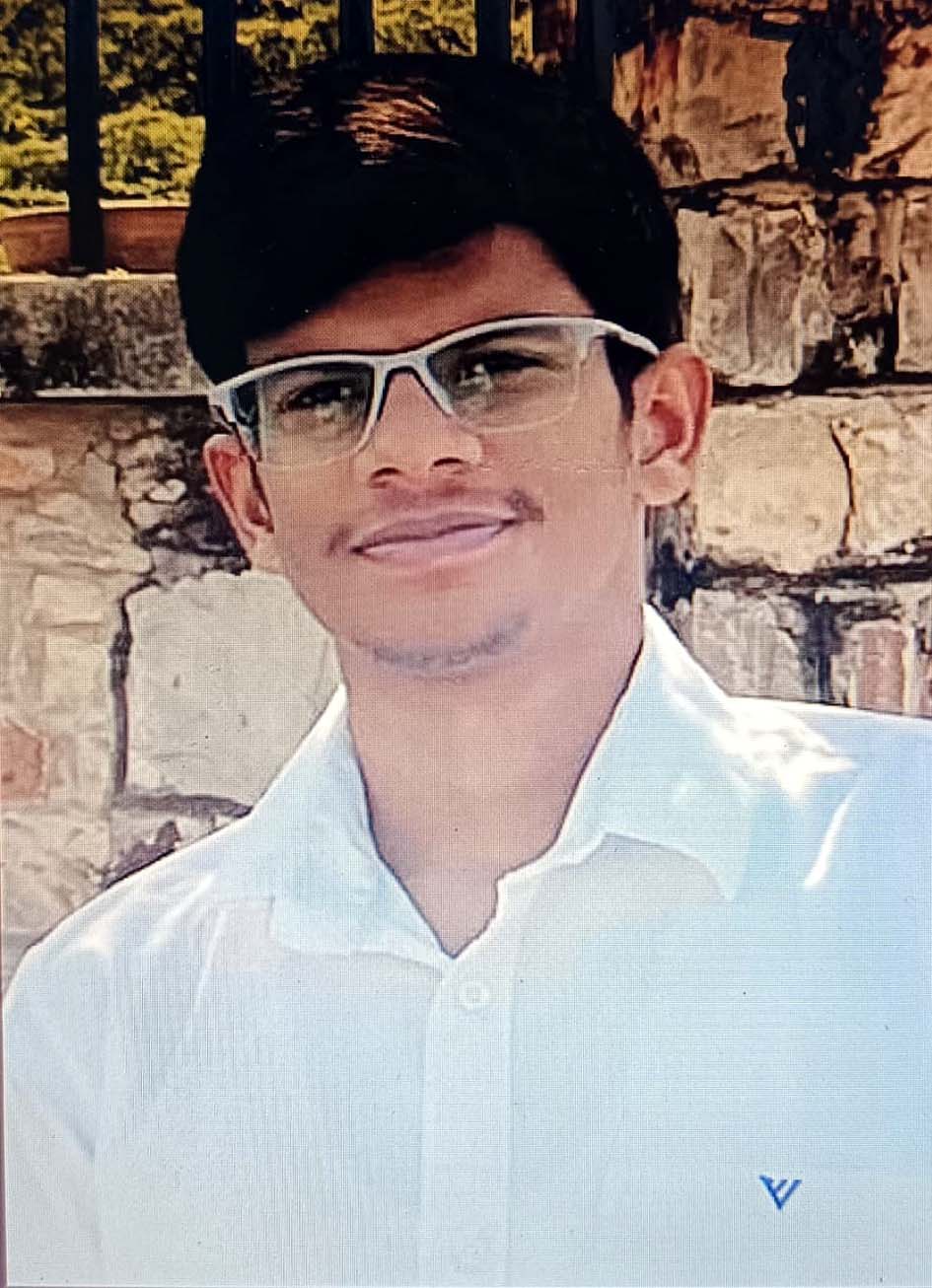 चयनित छात्र कर्ण.