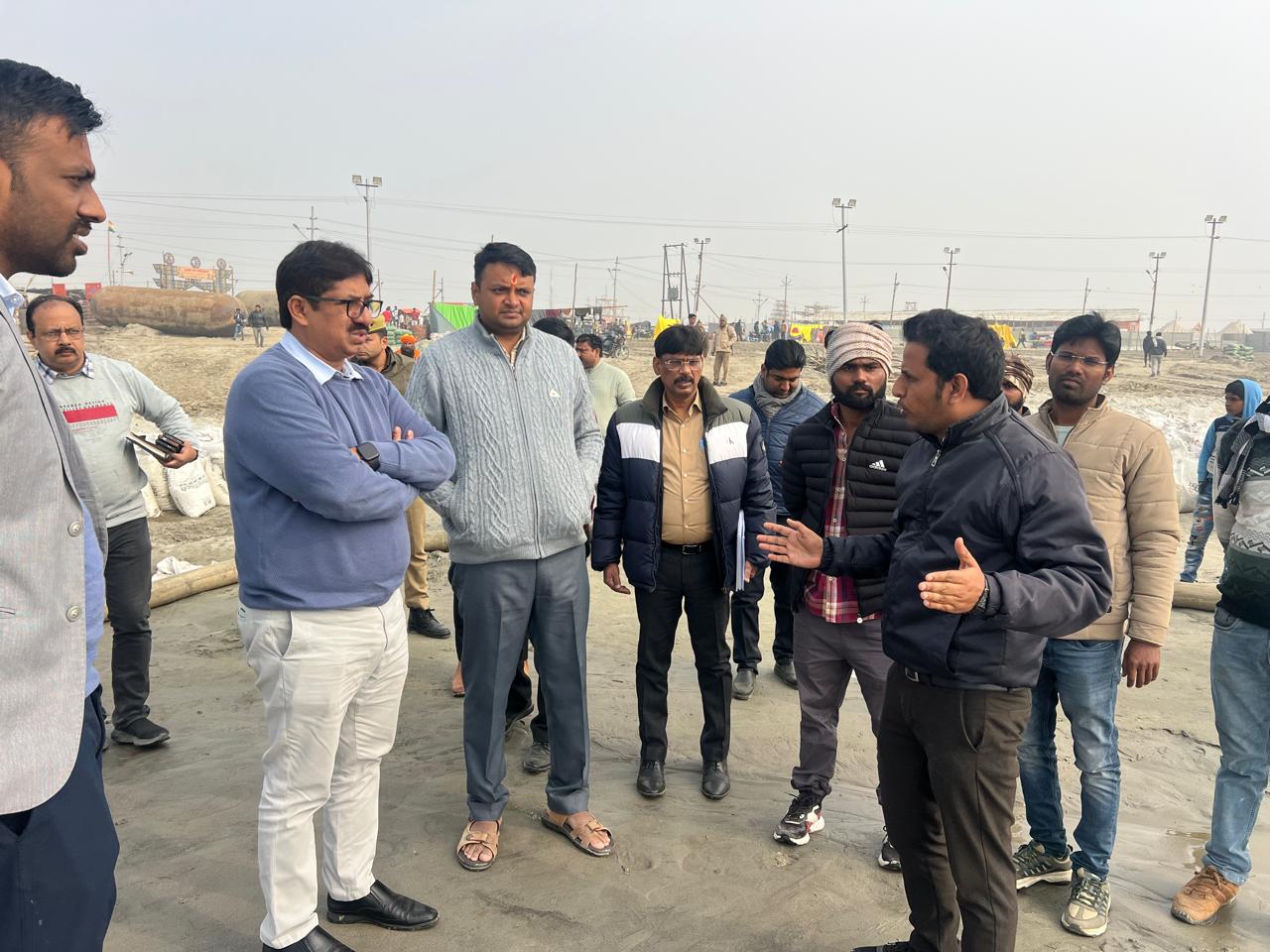 Prayagraj माघ मेला का निरीक्षण करते प्रमुख सचिव