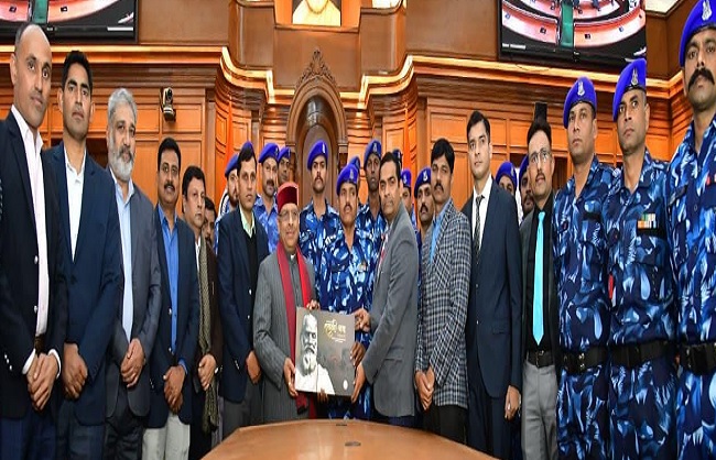 दिल्ली विधानसभा अध्यक्ष विजेंद्र गुप्ता सीआरपीएफ की 103वीं बटालियन के जवानों एवं अधिकारियों से मुलाकात के दौरान
