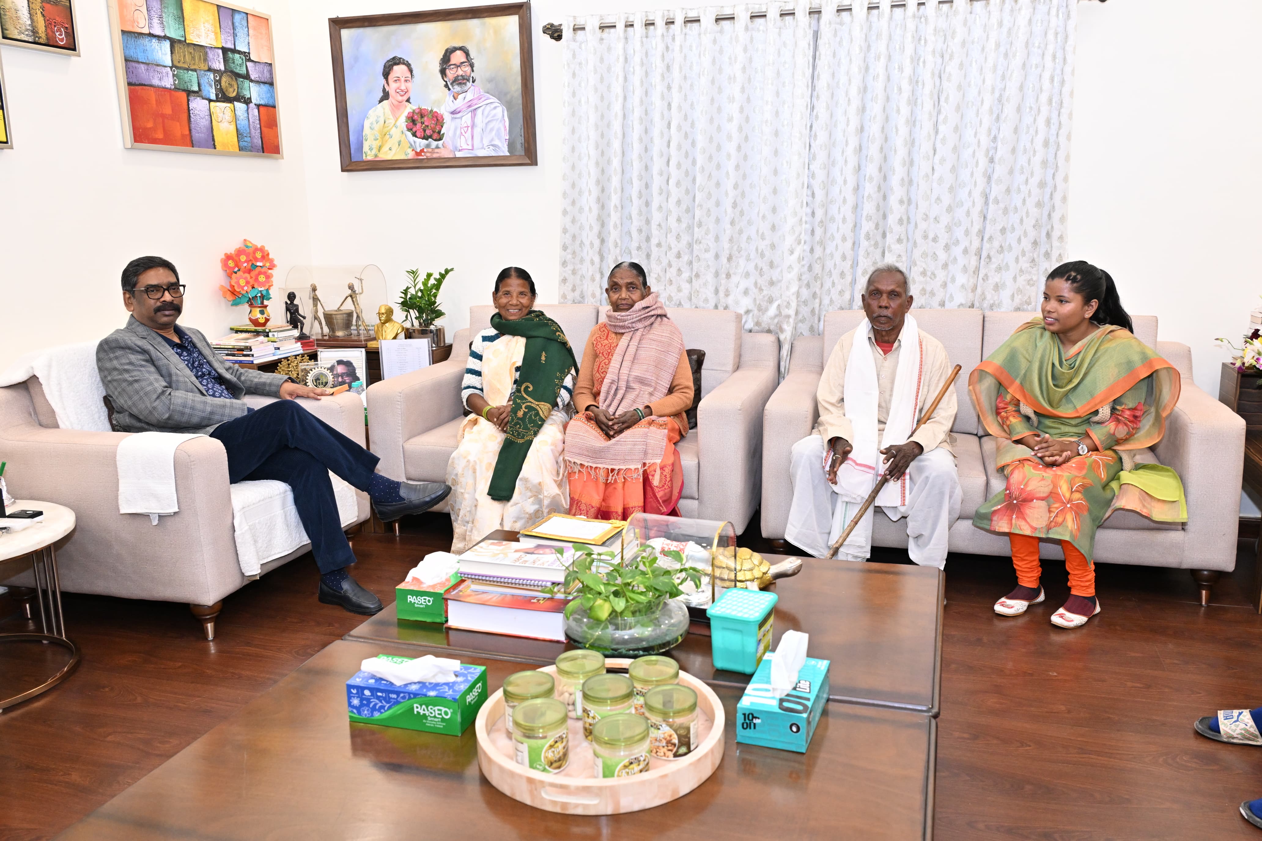 Chief Minister से मुलाकात की तस्वीर Chief Minister से मुलाकात की तस्वीर