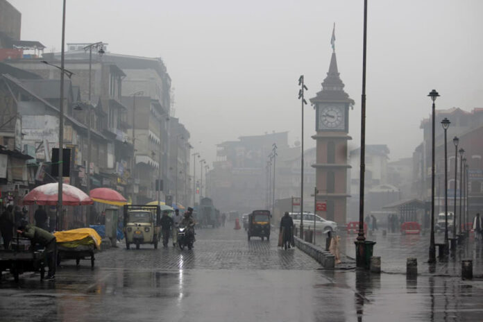 जम्मू और कश्मीर के कुछ हिस्सों में मंगलवार सुबह तक हल्की बारिश और बर्फबारी की संभावना जम्मू और कश्मीर के कुछ हिस्सों में मंगलवार सुबह तक हल्की बारिश और बर्फबारी की संभावना
