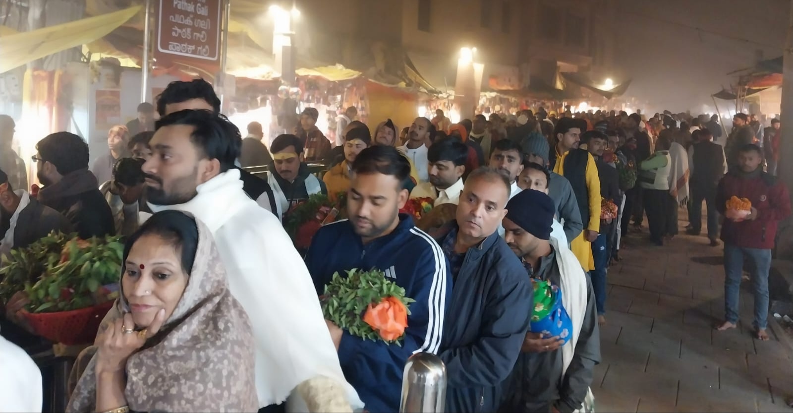 विंध्यधाम में दर्शनार्थियों की भीड़