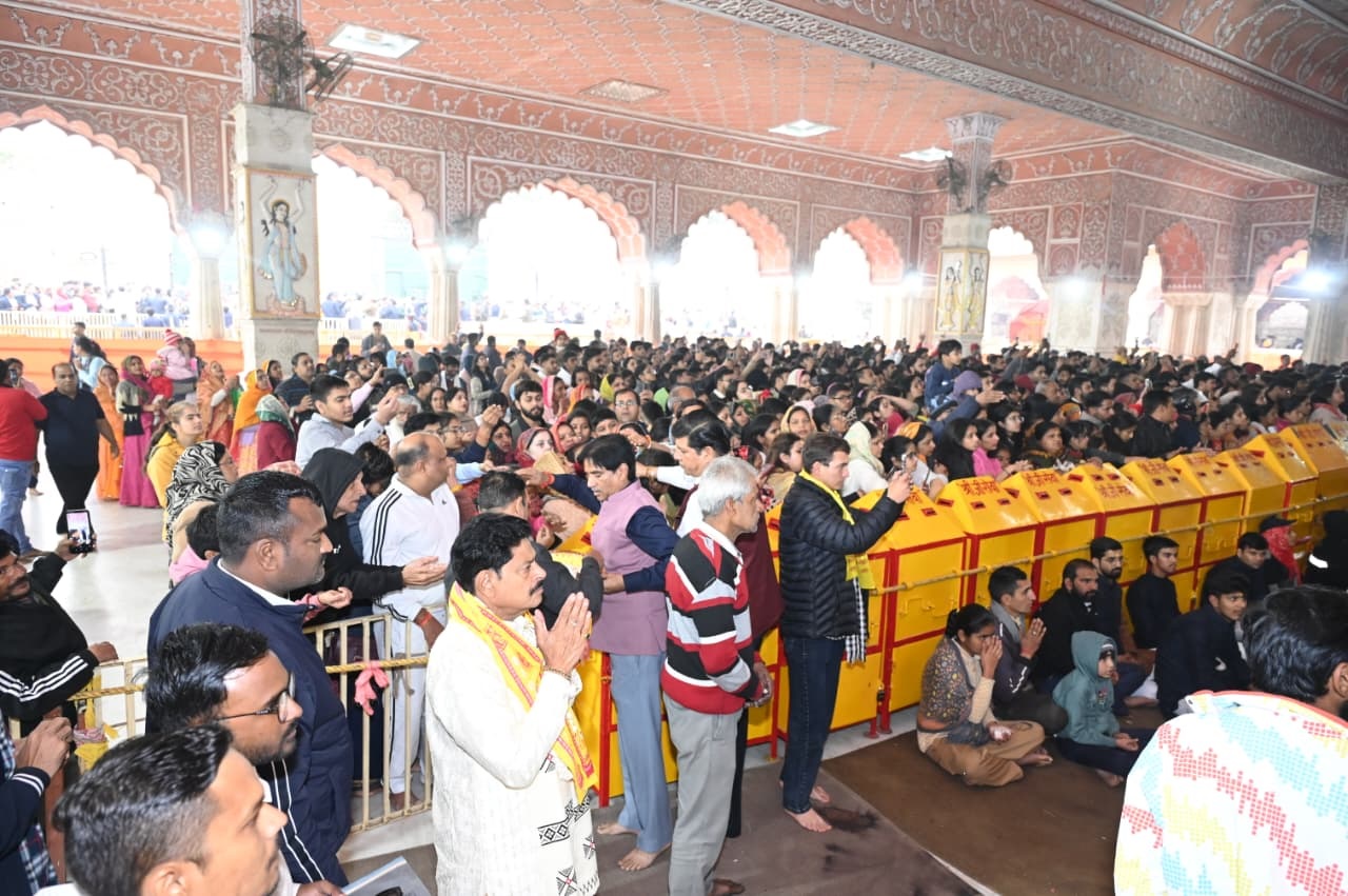 नव वर्ष पर मंदिरों में भीड़: गोविंद देवजी व मोती डृंगरी गणेश मंदिर में लगा रहा भक्तों का तांता