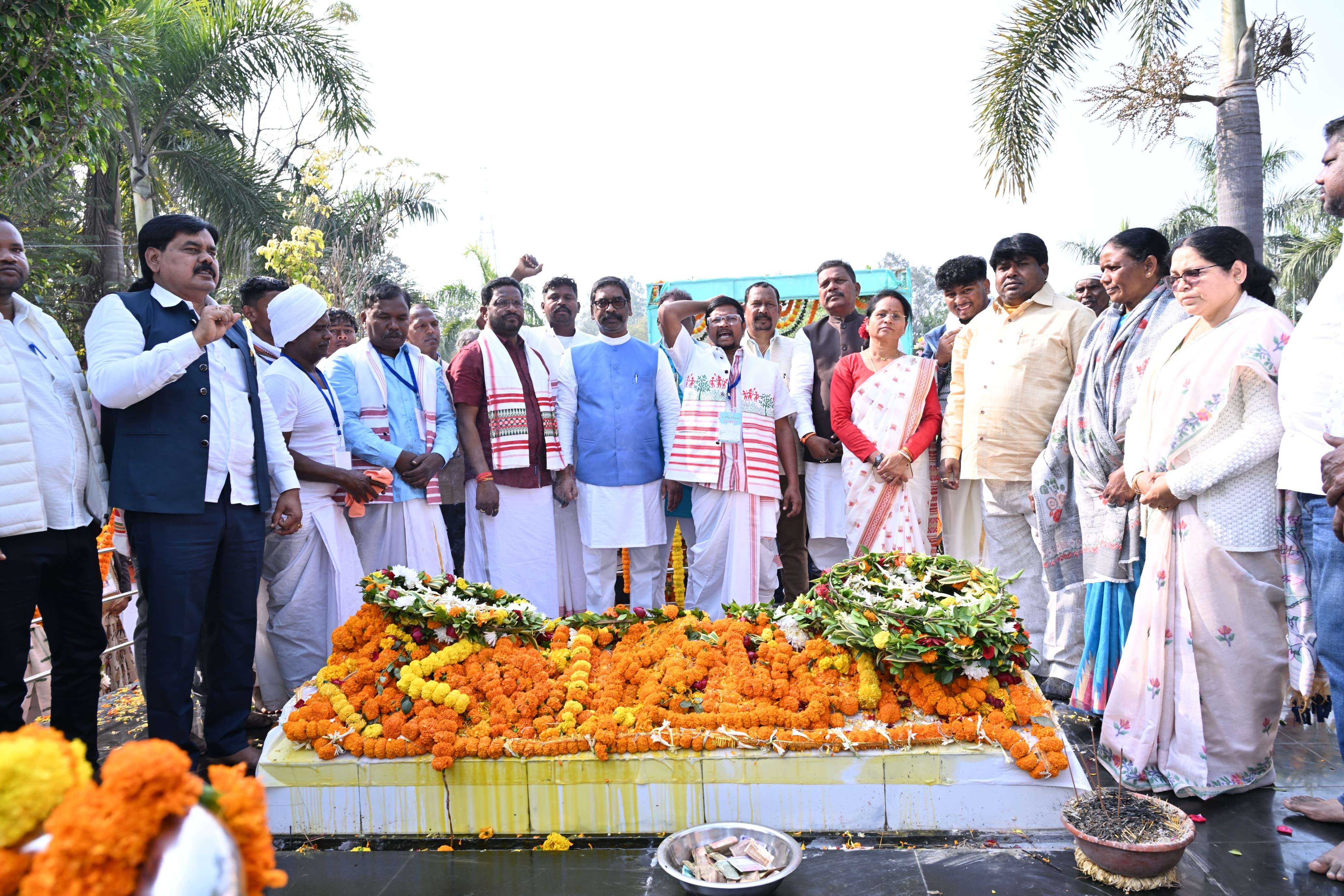 मुख्यमंत्री सहित अन्य