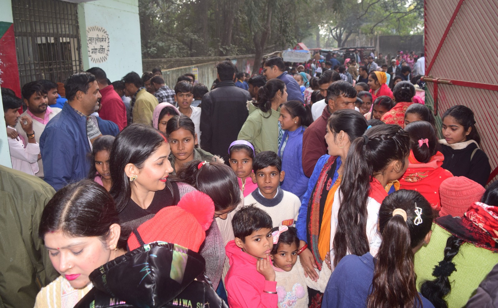 शहर की पार्कों में उमड़ी भारी भीड़